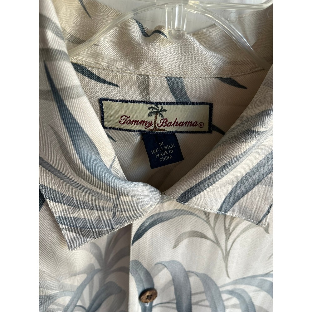 Tommy Bahama Hawaiin 100% silk Men's Camp Shirt with a Tropical Leaf Print M - Picture 3 of 5